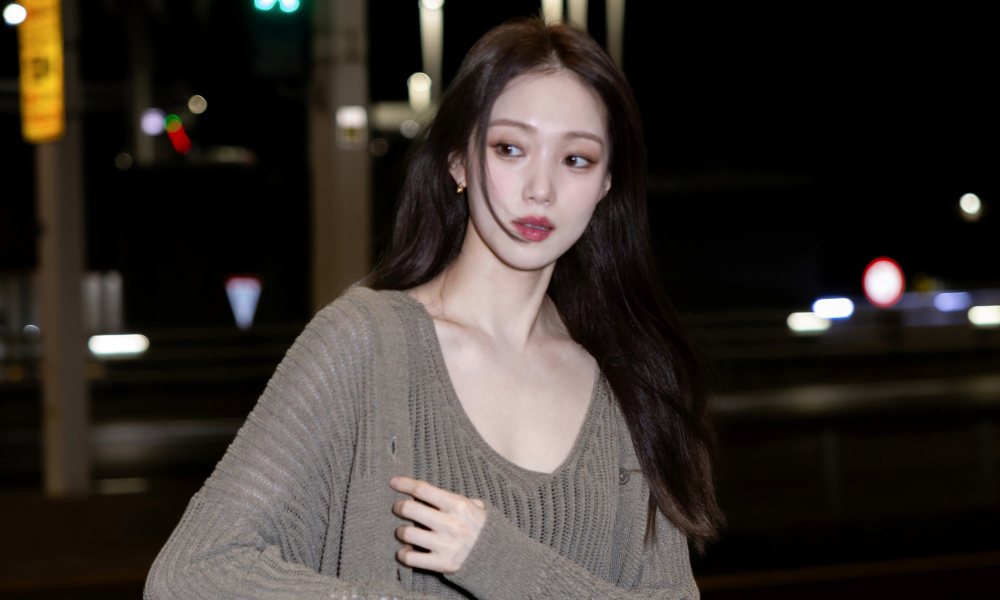 배우 이성경, 나폴리로 향한 우아한 공항패션