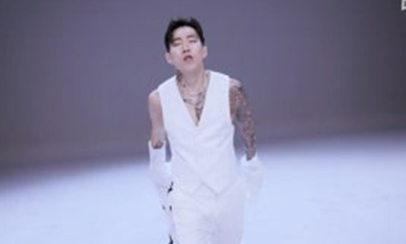 퍼포 장인' 박재범, 믿고 보는 '수트 퍼포먼스'