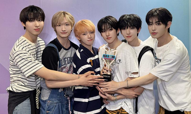 JYP 신인 킥플립, 감격의 데뷔 첫 음악방송 1위