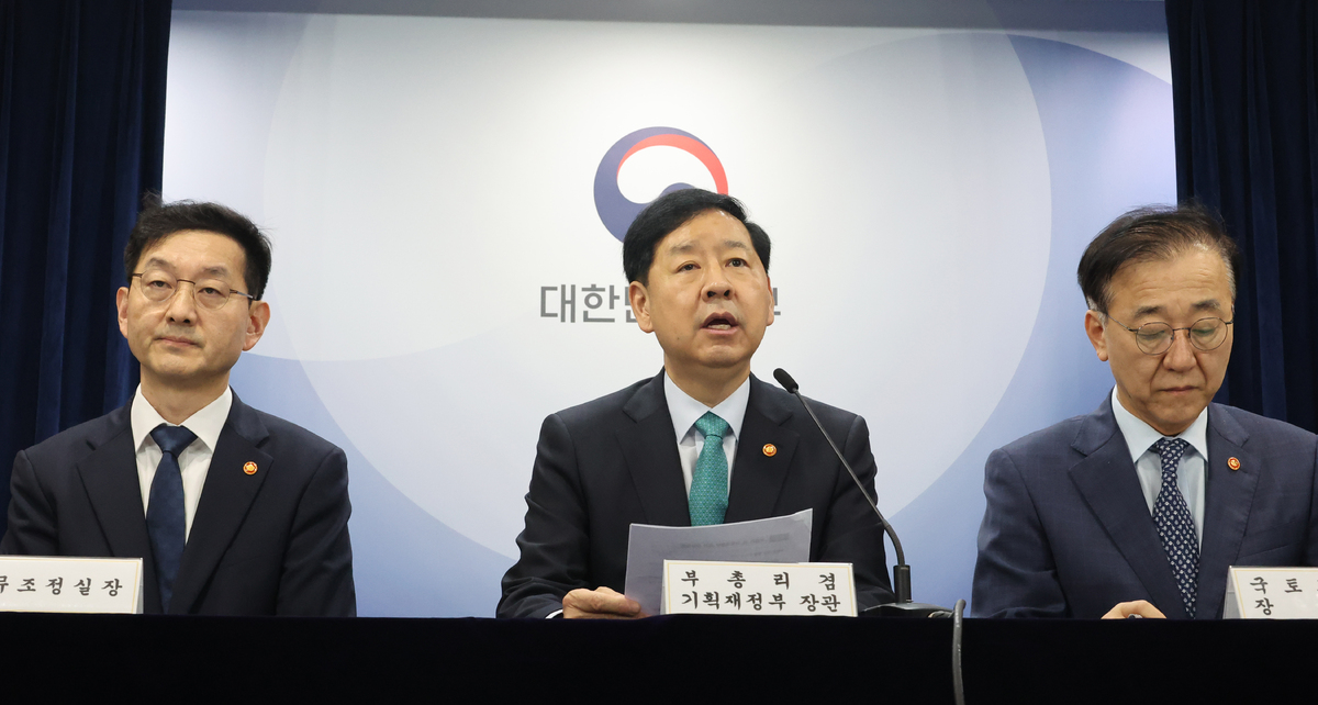 [금주의 핫뉴스] 서울·경기 27곳 ‘3중 규제’... 李정부 3번째 부동산 정책