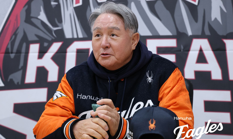 7개의 볼넷, 아쉬운 수비…김경문 감독 “2차전은 다를 것”