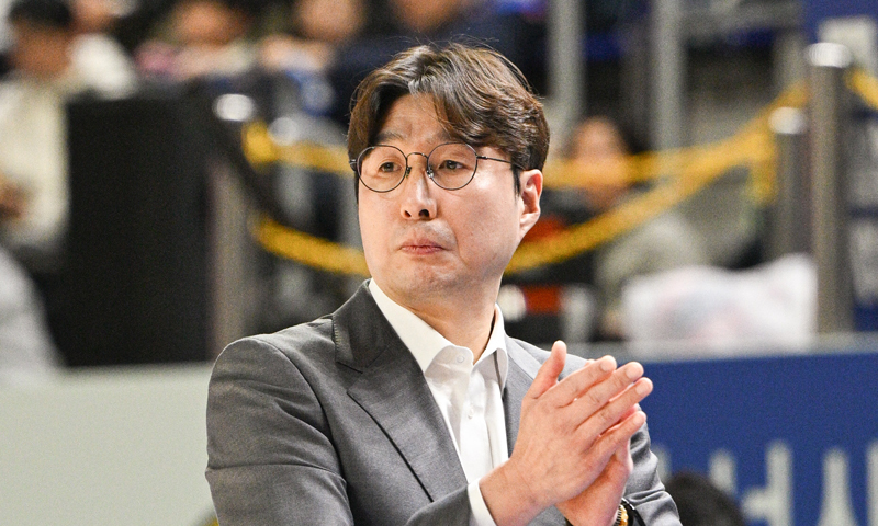 시작이 좋다! 활짝 미소 지은 KB 김완수 감독 "신구조화 GOOD"