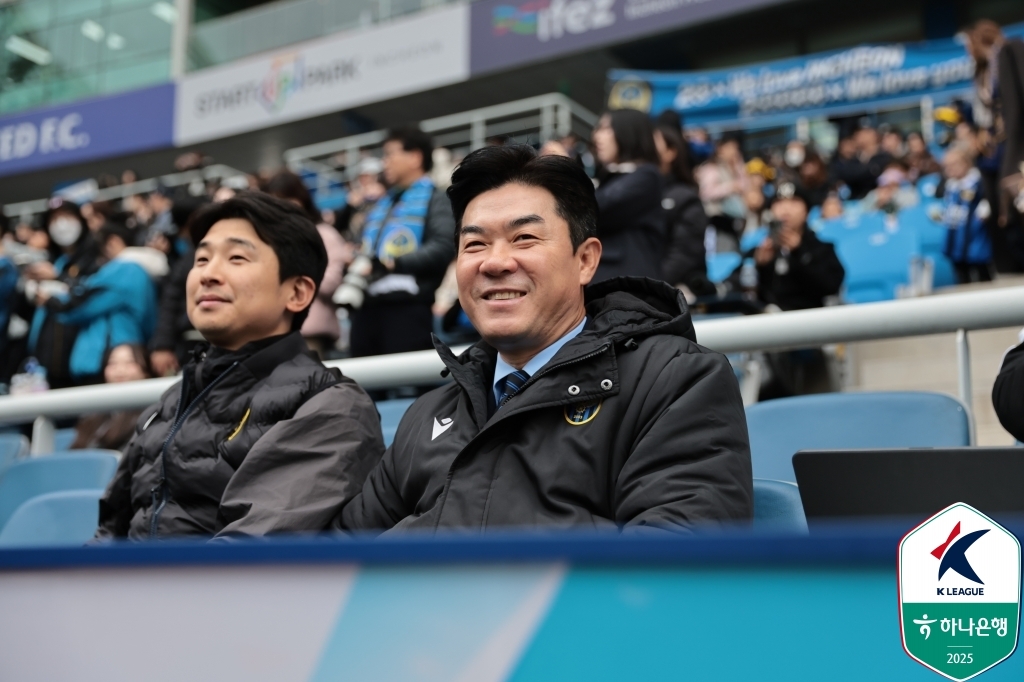 인천 승격 일군 윤정환, 구단과 2+1 재계약… “생존왕 아닌 더 높은 곳 바라보겠다”