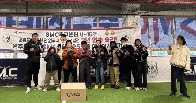 원주SMC축구센터, 고래뜰에 500만원가량 방한용품 전달